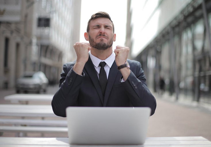 Как научиться работать и зарабатывать в интернете без инвестиций