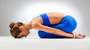 Найдите облегчение от зимних болей в спине с помощью этих 5 упражнений йоги