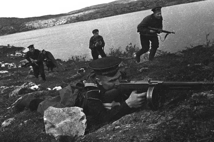 5 образцов оружия ленд-лиза, которое больше всего любили в Красной армии Вчера 2,6K прочитали Споры о том смог бы Советский Союз или нет победить без