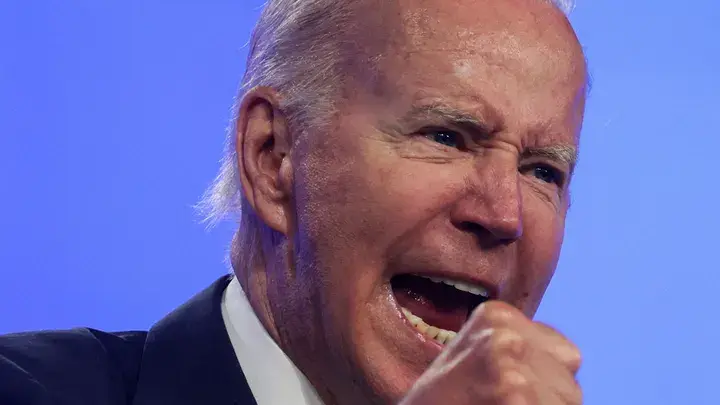 Байдена высмеивают, поскольку попытка напасть на ДеСантиса превращается в «случайное одобрение выбора школы»