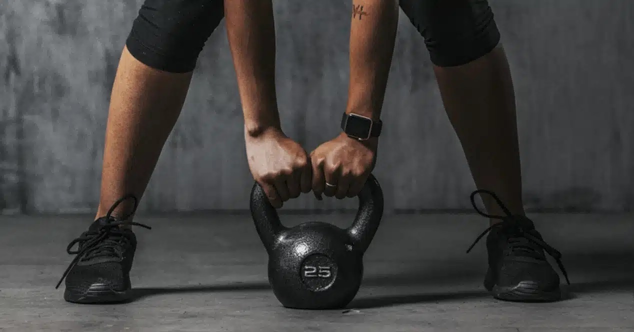 Этот тип становой тяги развивает ваши подколенные сухожилья.