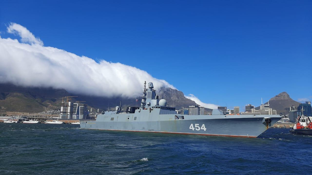 США брызжут слюной от ярости. Фрегат России " Адмирал Горшков" в порту Кейптауна.