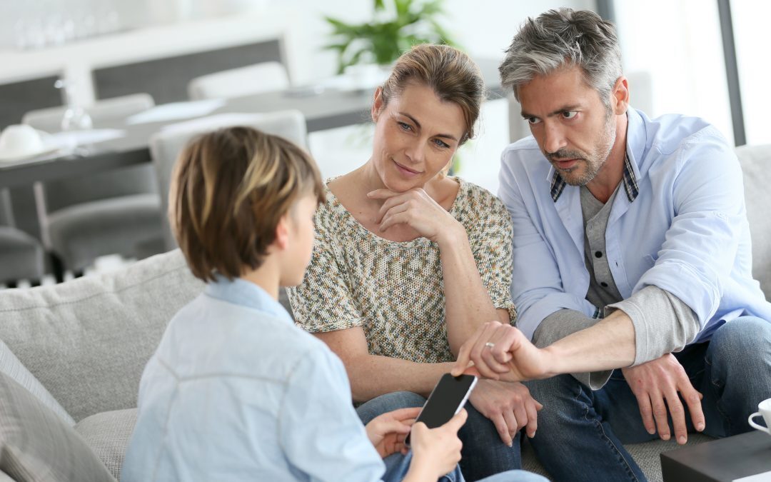 Смартфон: мир смартфонов. Общество. Люди. Купить смартфон: своему ребенку!? Воспитание детей: как смартфоны влияют на воспитание ребенка!?