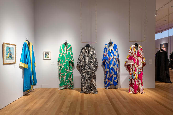 Личные вещи покойного редактора Vogue приносят миллионы на аукционе