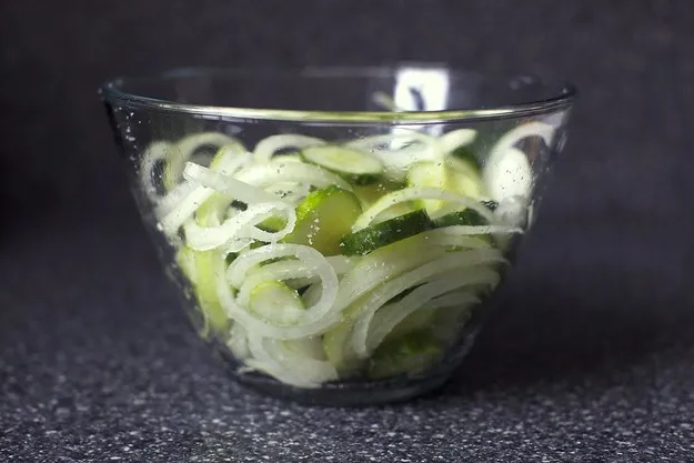 Масло соленья и хлеб