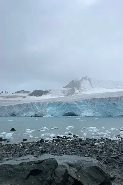Вдохновляющая суперженщина Лиза установила 10 рекордов в полярной гребной экспедиции.