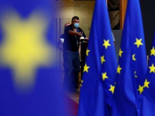 ЕС ввел санкции против двух министров, нарушивших права человека