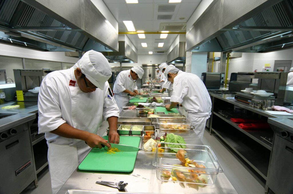 🤦♀️ За кулисами общественного питания: проблемы и выгоды работы в отрасли