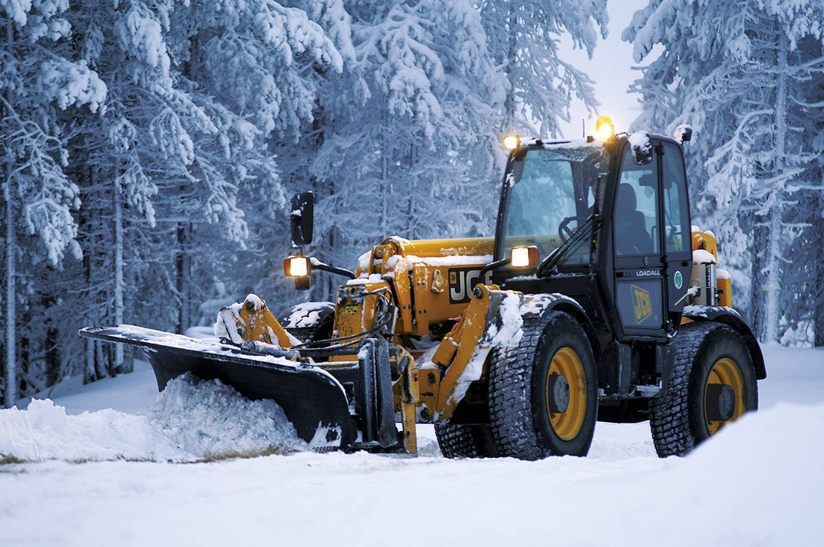 Куда направить жалобу, если около вашего дома не убирают снег?