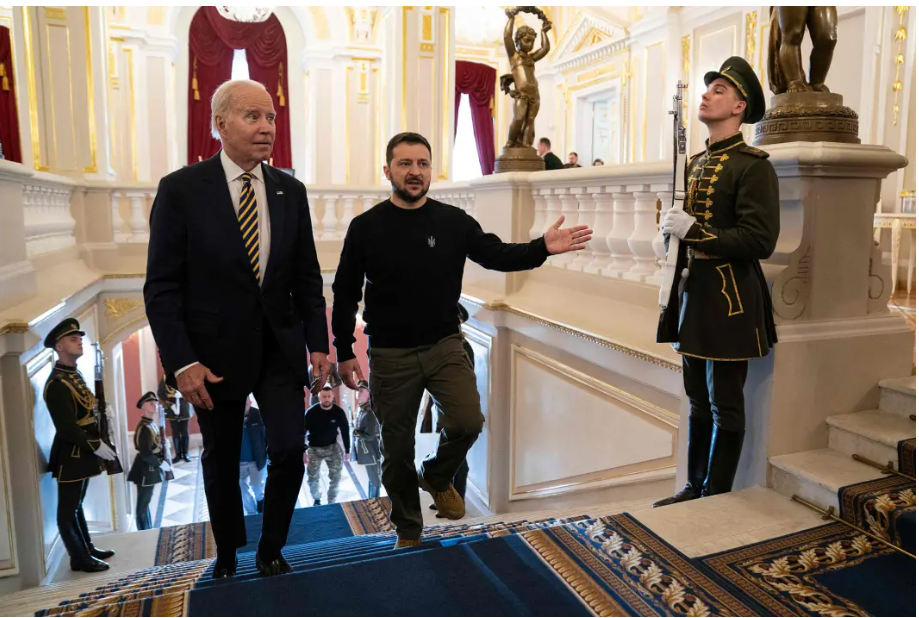 Байден прибыл в Киев с неожиданным визитом в Украину.