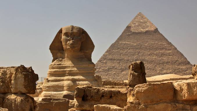 Второй сфинкс в Гизе с женским лицом