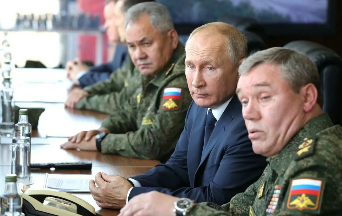 Получает ли президент полную и достоверную информацию?