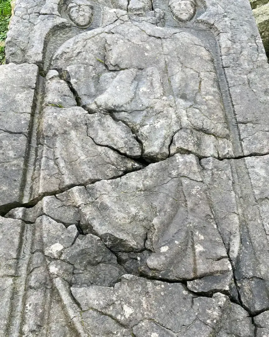 Дед Мороз похоронен в Ирландии?