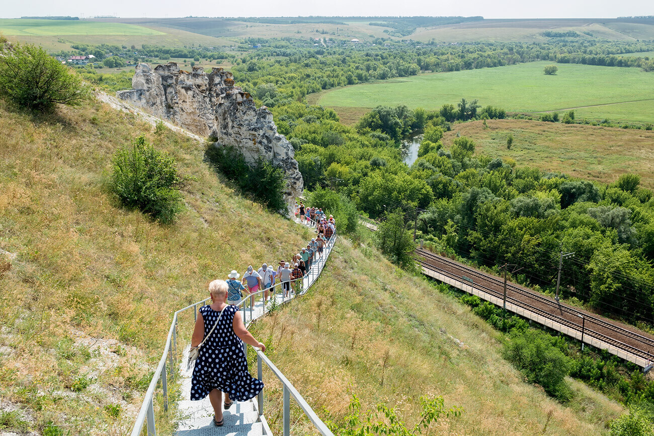 Дивногорье: КРАСИВЫЙ монастырь, построенный в известняковых скалах (ФОТО)