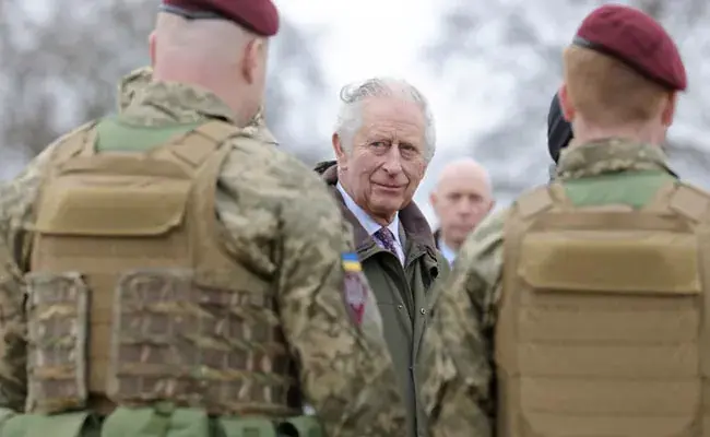 Король Чарльз встретился с украинскими новобранцами, обучающимися в Великобритании
