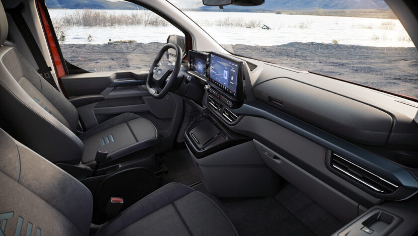 Совершенно новый Ford Tourneo Custom 2023: новое поколение микроавтобуса для современной семьи. Полный обзор нового авто.