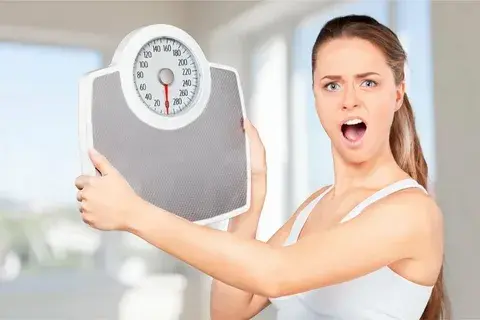 Наращивание мышечной массы и потеря жира: возможно ли это?