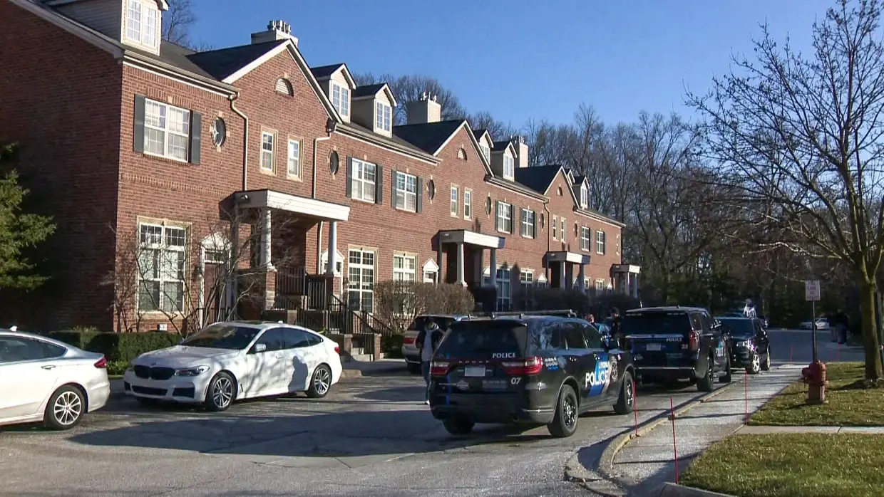 Двое полицейских Детройта найдены застреленными в доме с ребенком внутри резиденции.