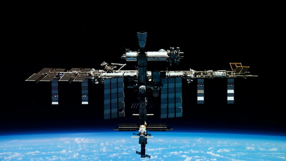 Роскосмос: Утечка на российском космическом корабле вызвана внешним воздействием.