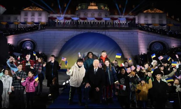 Джо Байден заявил, что российские войска находятся в беспорядке после года войны в Украине