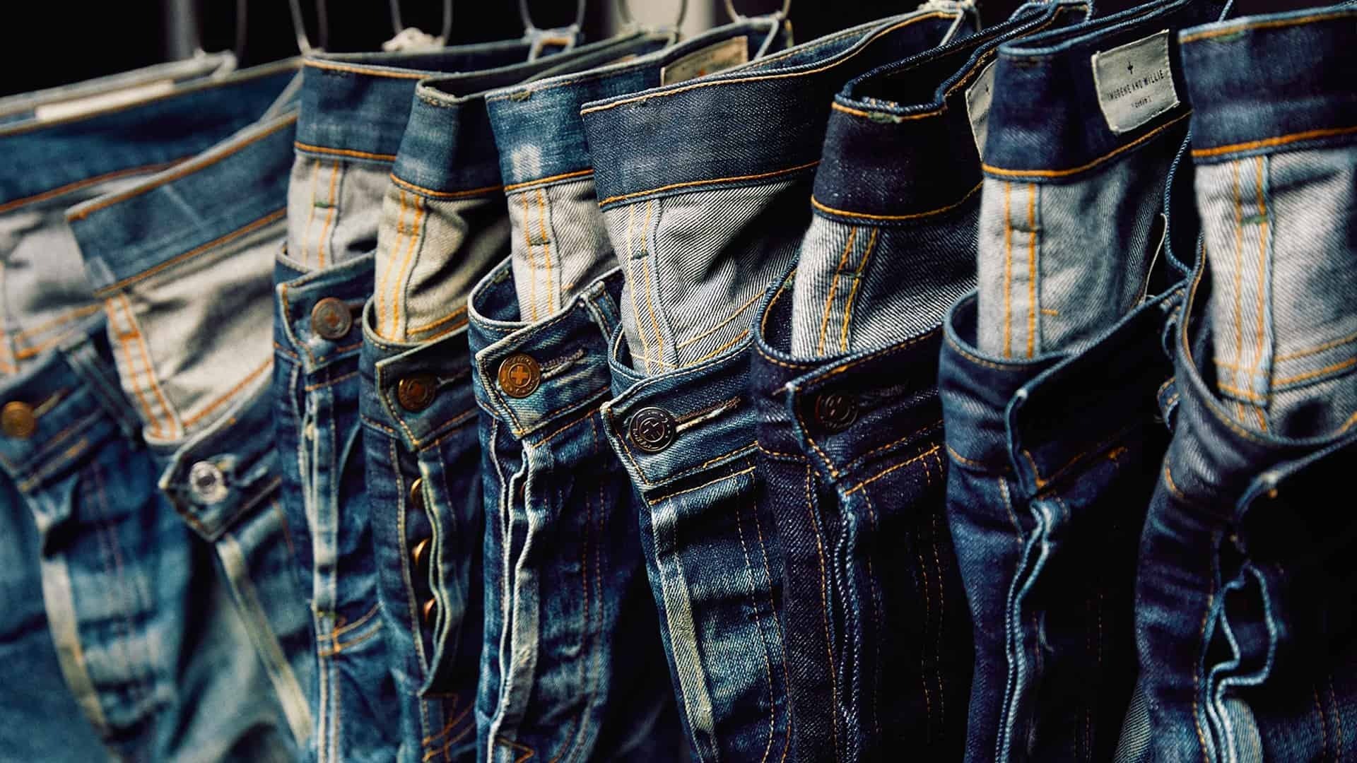 мужские джинсы 2023 года модные тенденции фото