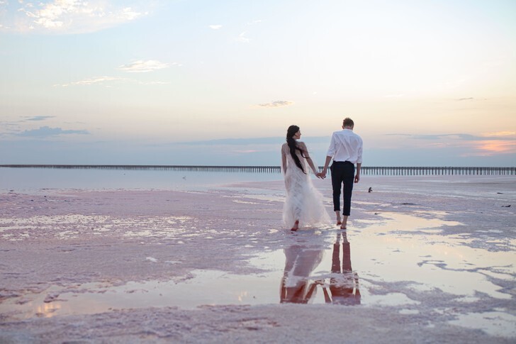 «Свадьба-война: все бывшие парня пришли с угрозами "Мы вас уничтожим!" в Китае»