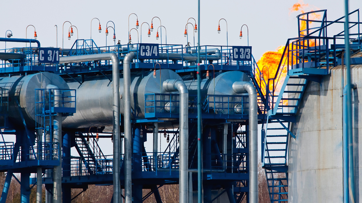 Почему государство платит нефтяникам, а не наоборот?