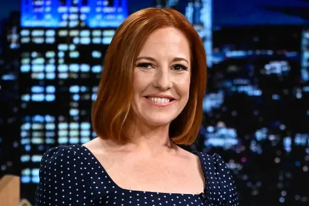 Телеканал MSNBC готовит еженедельный сериал о Джен Псаки, сообщает, что в разработке находятся потоковые и социальные шоу.