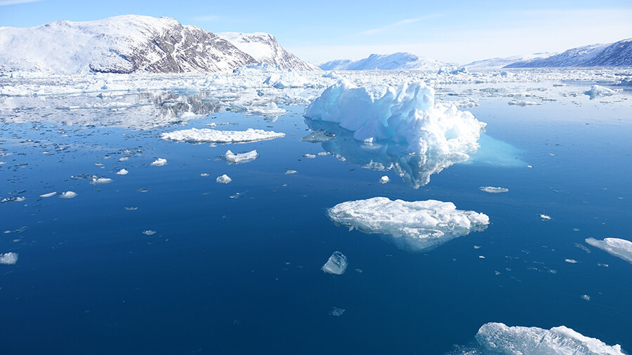 Таяние полярных ледяных шапок в арктике ! К чему это приведет, коснется всего человечества.