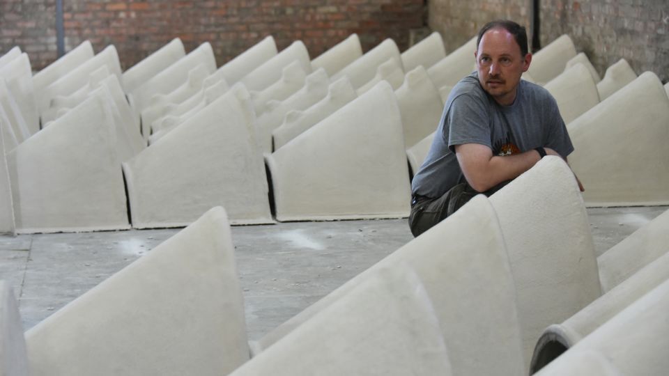 Эти маленькие керамические хижины помогают находящимся под угрозой исчезновения пингвинам и их птенцам!!!