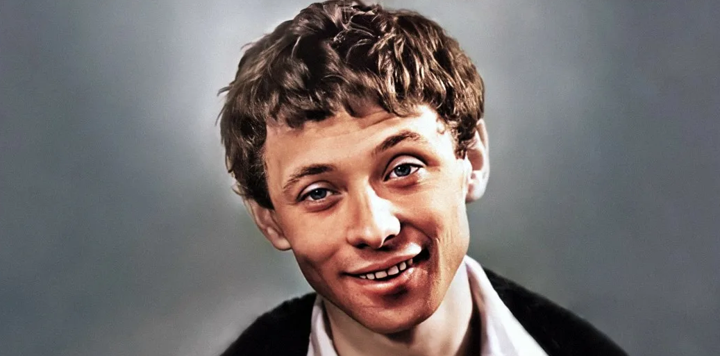 Несколько слов о наших любимых актёрах. ( не лестных )