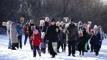 В Вологде по реке прошел крестный ход