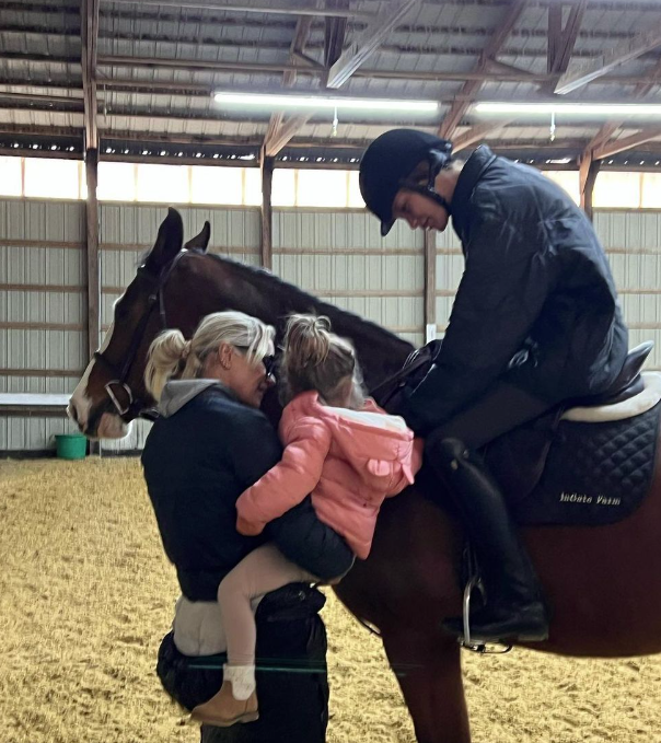 Мама Джиджи Хадид Иоланда поделилась новой редкой фотографией двухлетнего Хая
