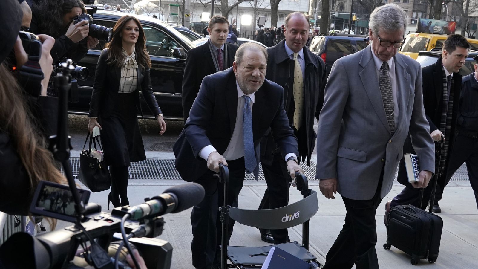 Шок.Харви Вайнштейн умоляет о пощаде.