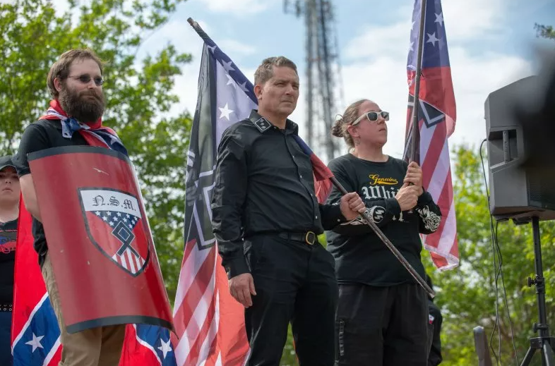 Полиция предупреждает, что неонацистские группы организуют антисемитский «Национальный день ненависти».