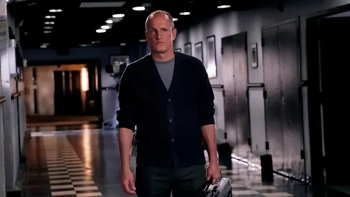 Разговоры Вуди Харрельсона «Субботним вечером в прямом эфире» о COVID вызывает споры, Илон Маск говорит , что он был прав