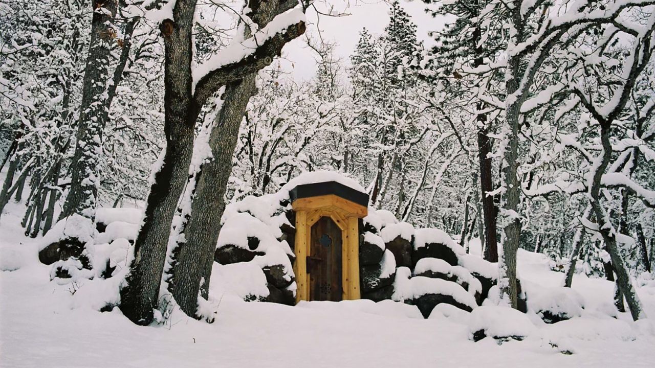 Звезда НФЛ Аарон Роджерс отправился в отступление темноты, чтобы задуматься о своем будущем. Что это такое и как это работает?