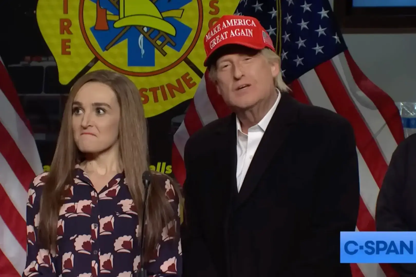 SNL высмеивает странный визит Трампа на место крушения поезда в Огайо на холодном открытом воздухе!!!