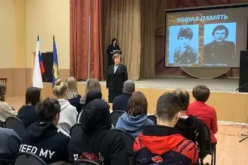 В колледже Мончегорска установили две Парты Героя