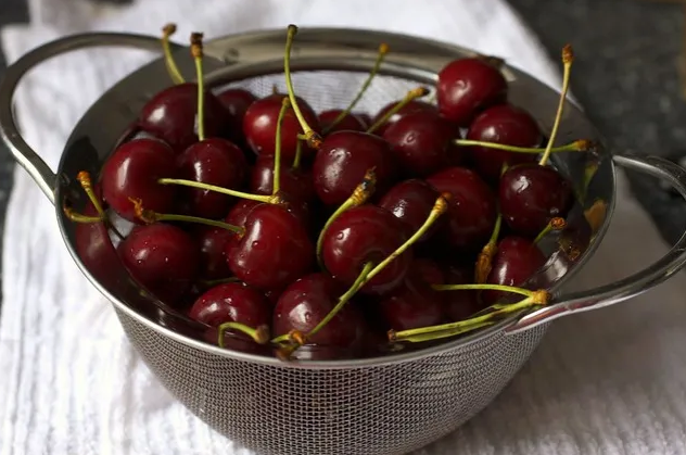 Сливочные батончики вишневого цвета