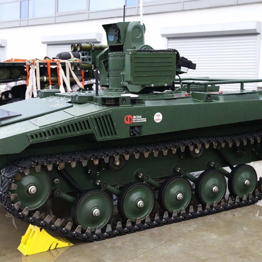 Боевой российский робот "Маркет".