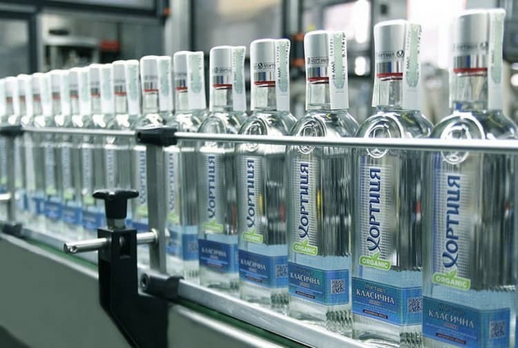 Миллиардеры с Украины торгуют водкой в России, а ещё конфетами.