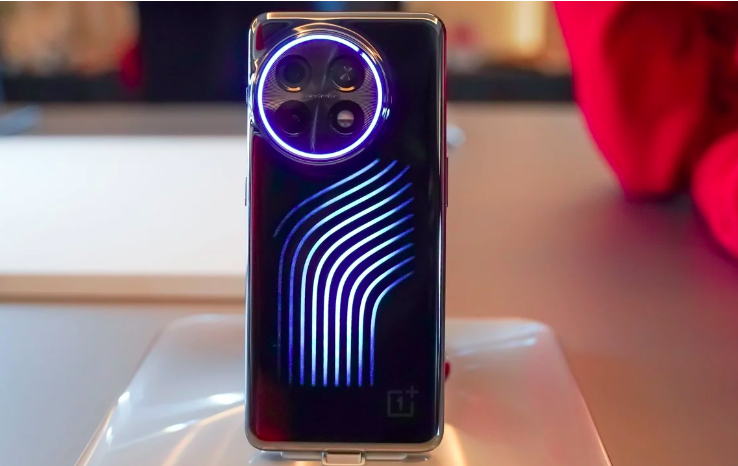 OnePlus с жидкостным охлаждением и подсветкой