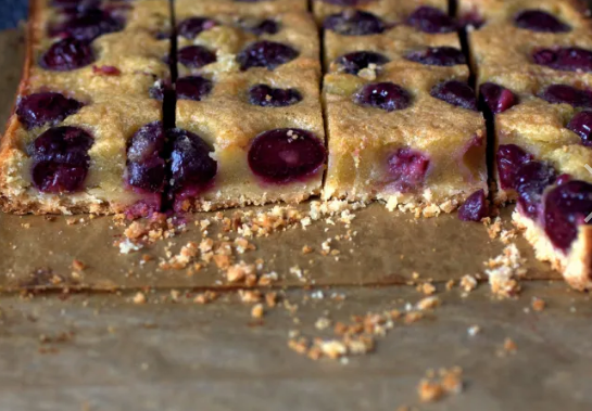 Сливочные батончики вишневого цвета