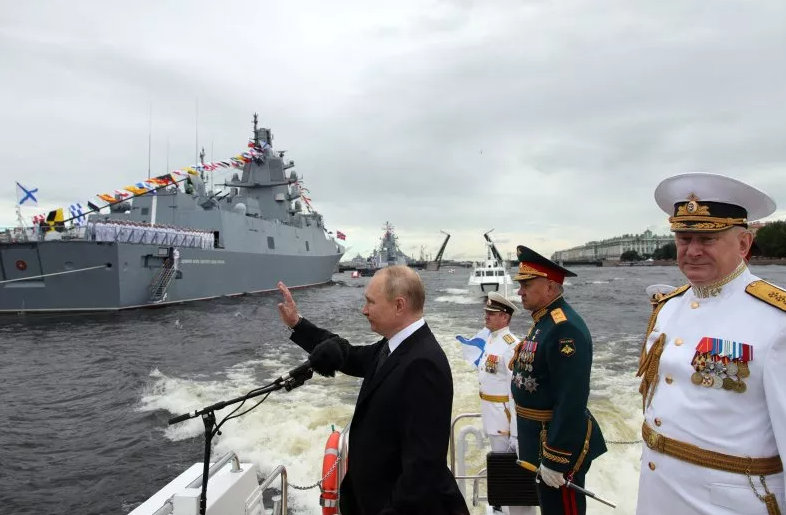 Новая атомная подводная лодка Путина «Александр III» по сравнению с флотом США «Огайо».