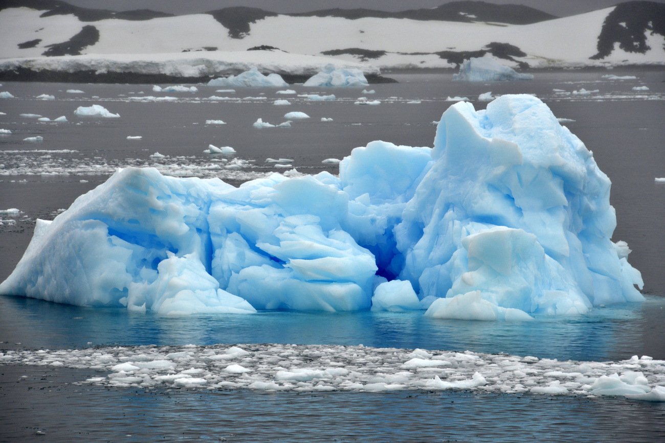 Антарктический морской лед, сократился до рекордно низкого уровня на прошлой неделе, за 45 лет ведения спутниковых наблюдений.