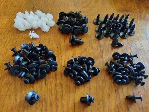 Набор автомобильных клипс