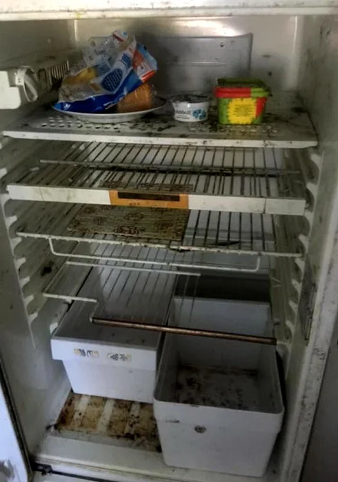 Зашла к парню в гости и ужаснулась. Такой грязи я никогда не видела. Как сказать ему об этом и не обидеть? Посоветуйте, что делать в этой ситуации