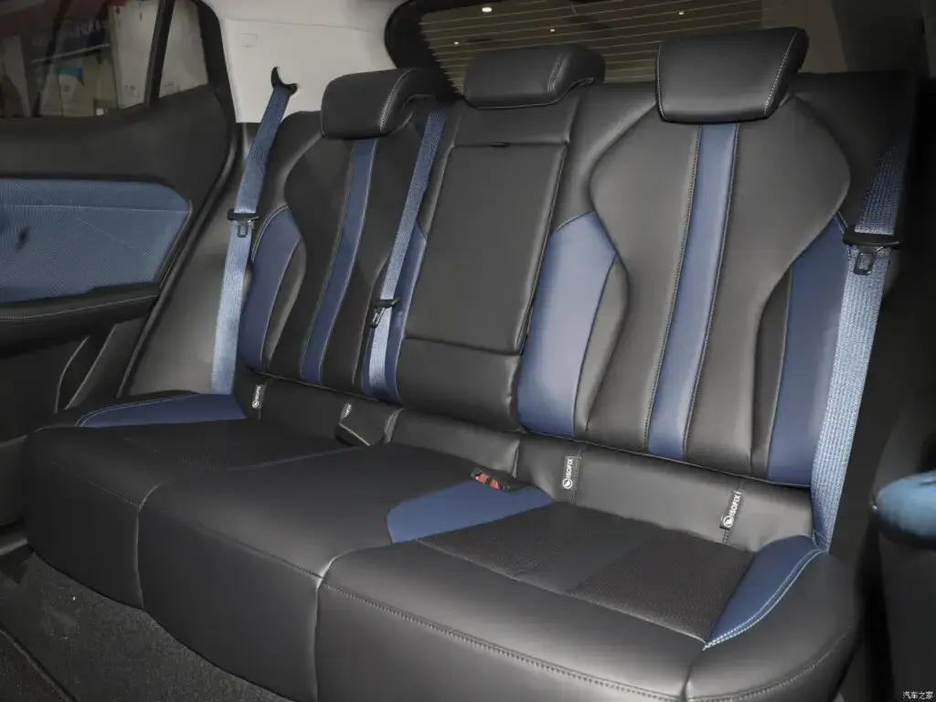 Китайский кроссовер GAC TRUMPCHI GS3 SHADOW SPEED ценой от 946 тыс. рублей.