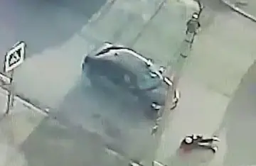 В Волжском разыскивают водителя, сбившего на пешеходном переходе девочку